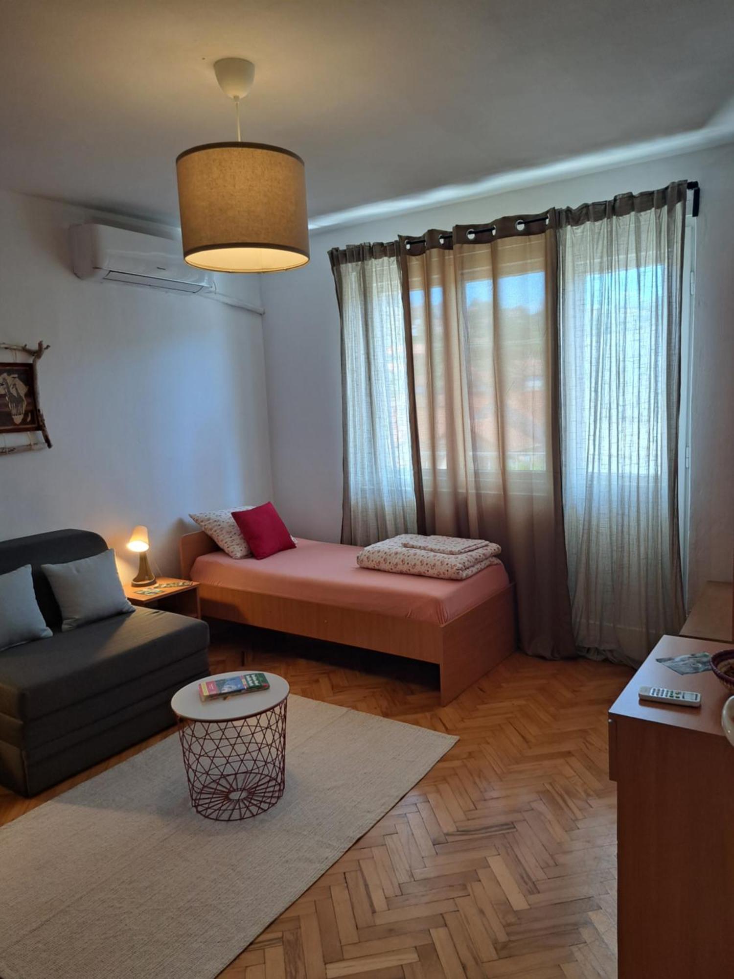Faris Apartment โดนยี มิลาโนวัซ ภายนอก รูปภาพ